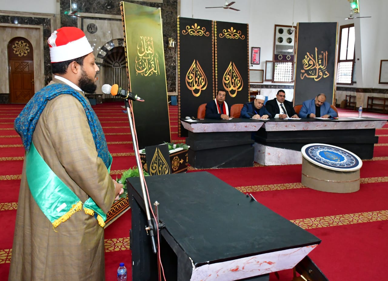 احد متسابقي الابتهالات احد متسابقي الابتهالات