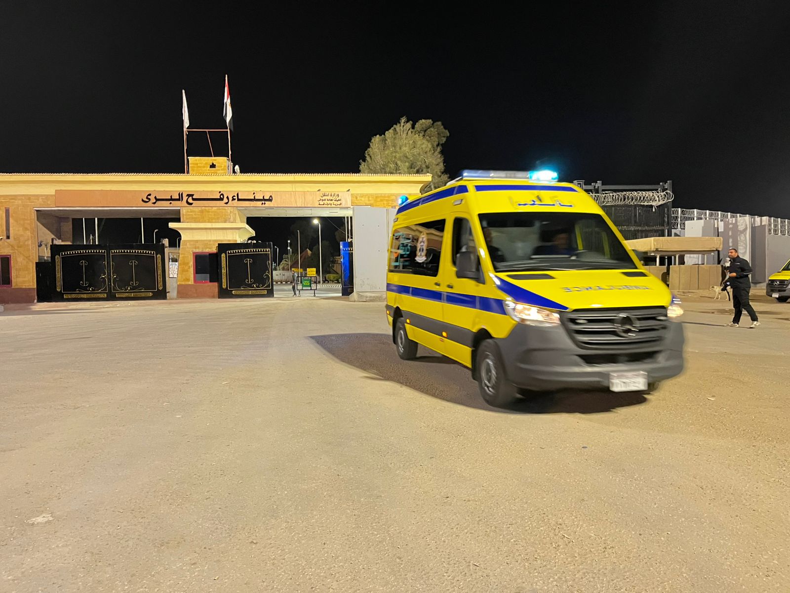 استقبال المصابين في معبر رفح استقبال المصابين في معبر رفح