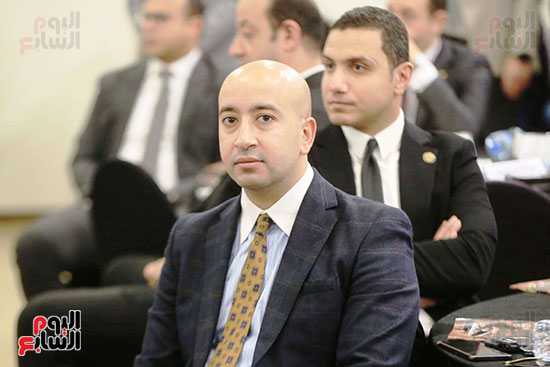 أعضاء النيابة يشاركون في مناقشة الكتاب