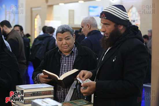 توافد زوار معرض القاهرة الدولي للكتاب بدورته الـ56 توافد زوار معرض القاهرة الدولي للكتاب بدورته الـ56