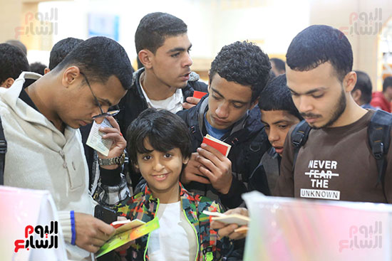 زوار معرض الكتاب زوار معرض الكتاب