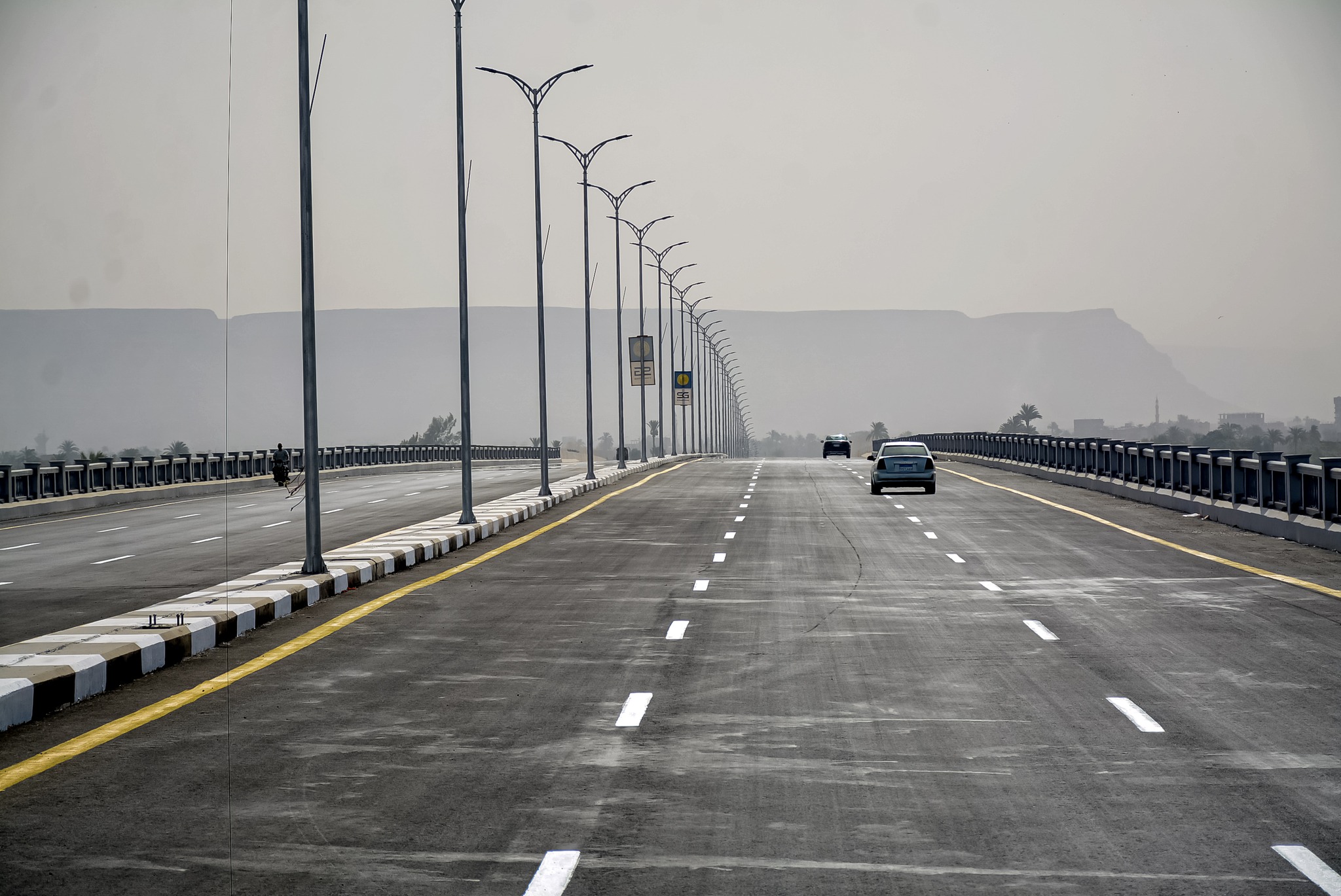 حارة يمنى للمحور حارة يمنى للمحور