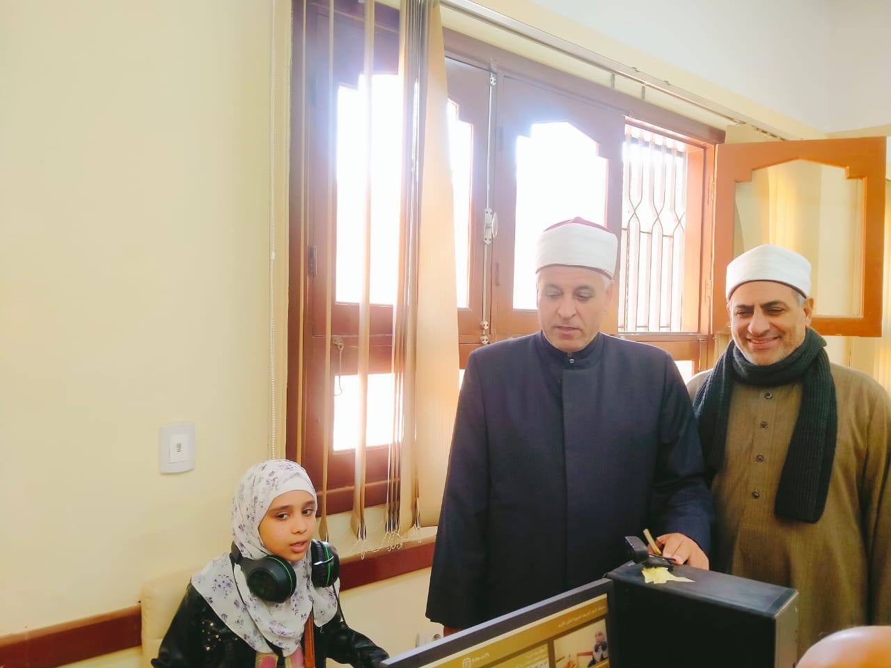 الفتيات يتنافسن بالمسابقة الفتيات يتنافسن بالمسابقة