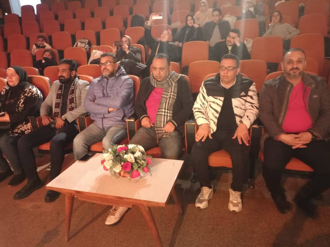 الحضور خلال عرض وطن الأرانب