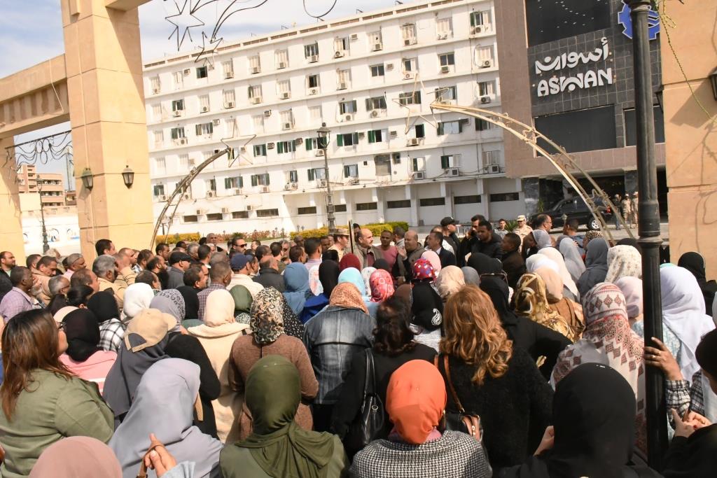 إخلاء موظفى الديوان