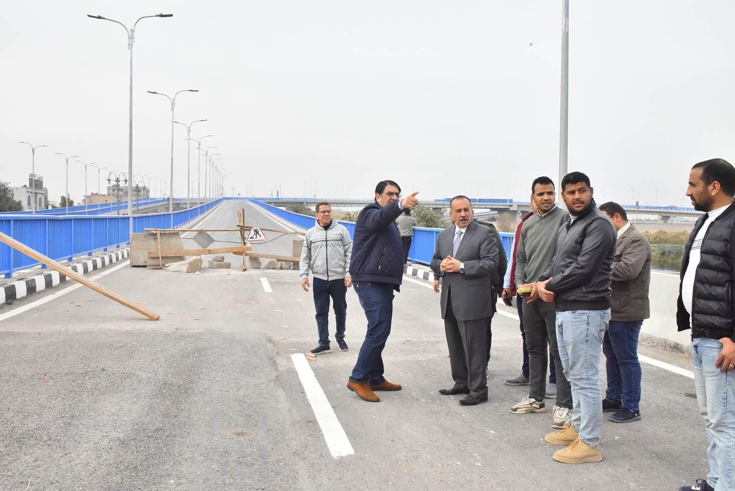 محافظ أسيوط يتفقد أعمال إنشاء كوبرى منقباد (4)