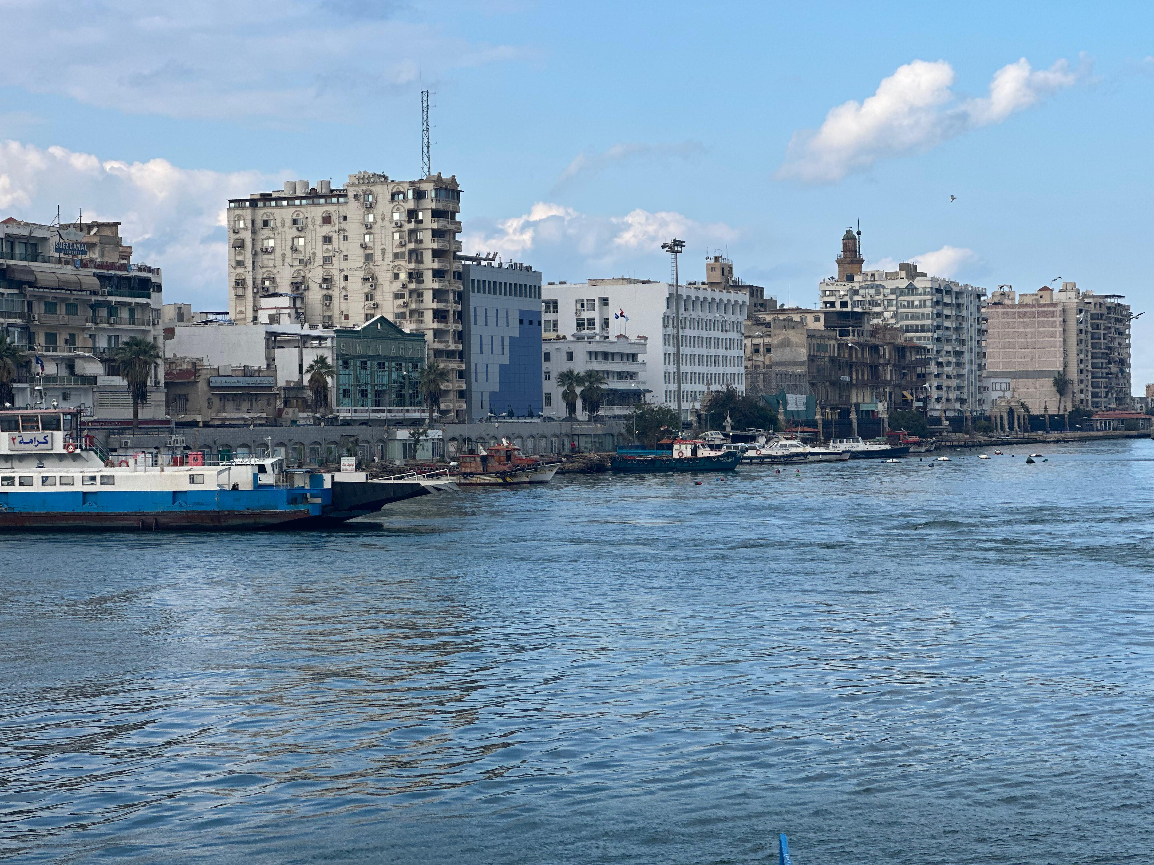 المعدية خلال عبورها المعدية خلال عبورها