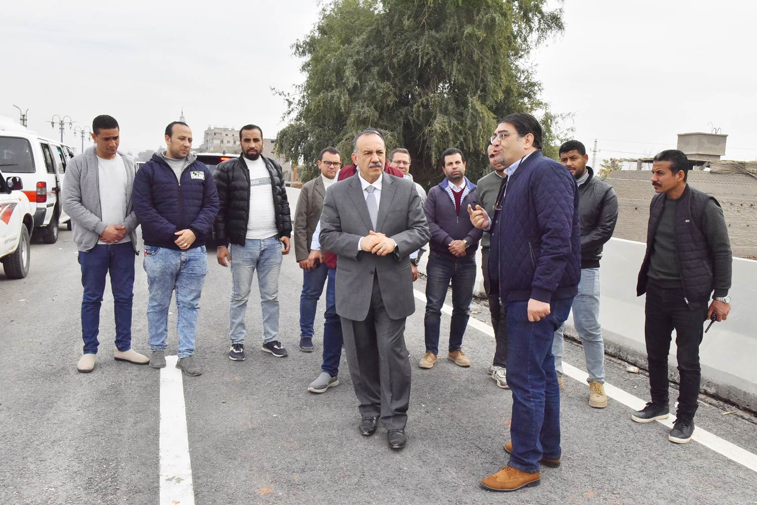 محافظ أسيوط يتفقد أعمال إنشاء كوبرى منقباد (2)