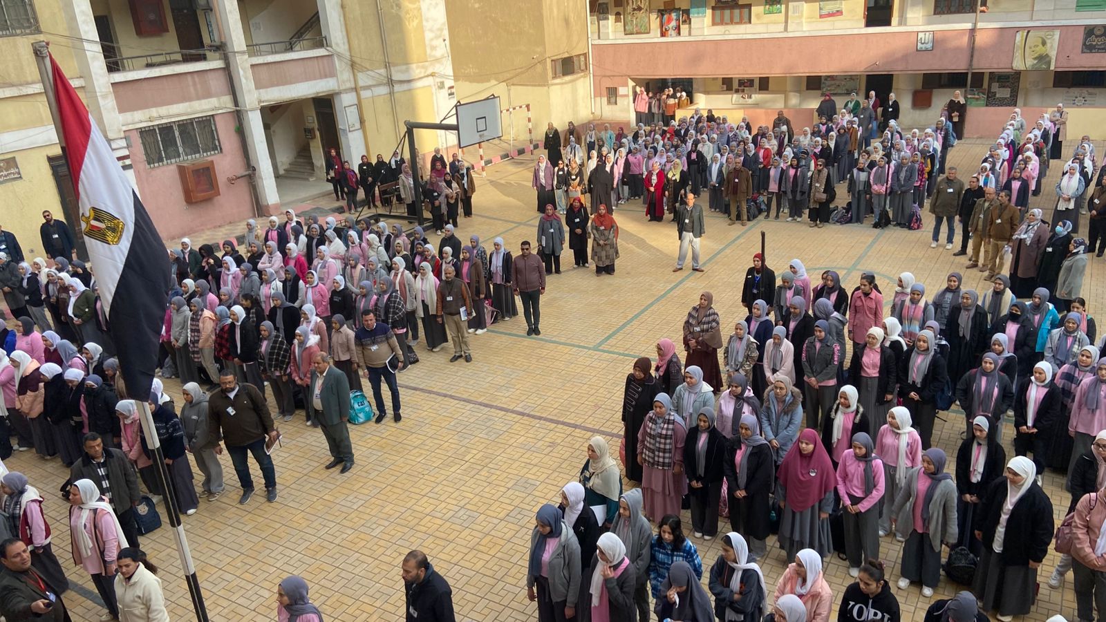 انتظام الطلاب بطابور الصباح