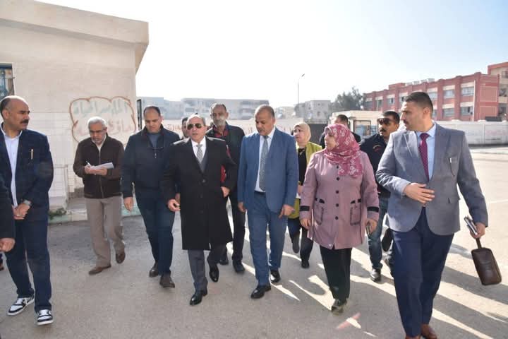 محافظ بورسعيد خلال جولته ع المدارس