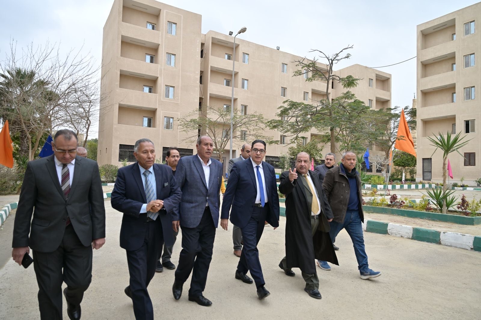 رئيس جامعة القاهرة يفتتح أعمال تطوير مدينة الطلبة بالشيخ زايد