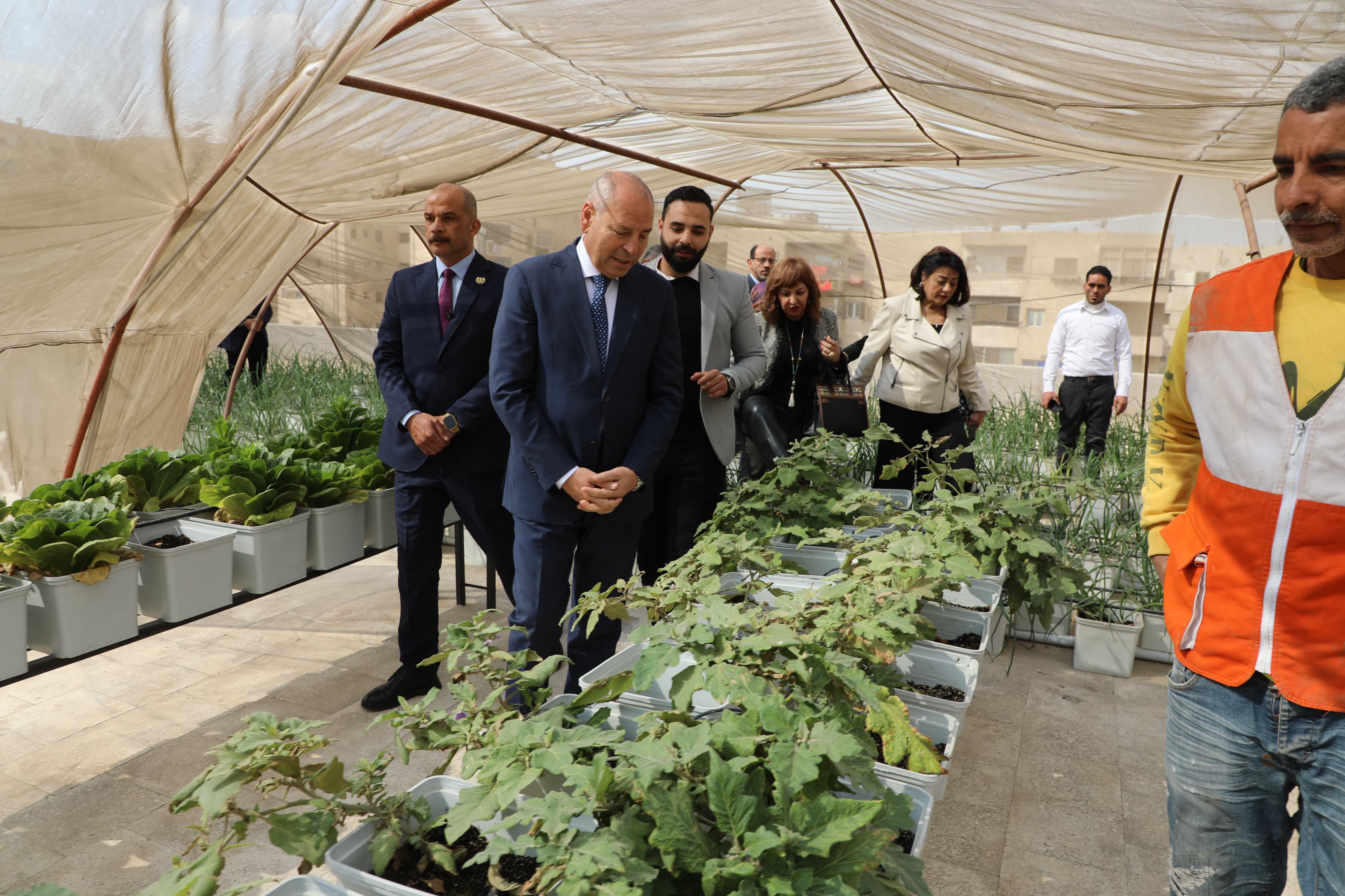 المحافظ يتابع المشروع