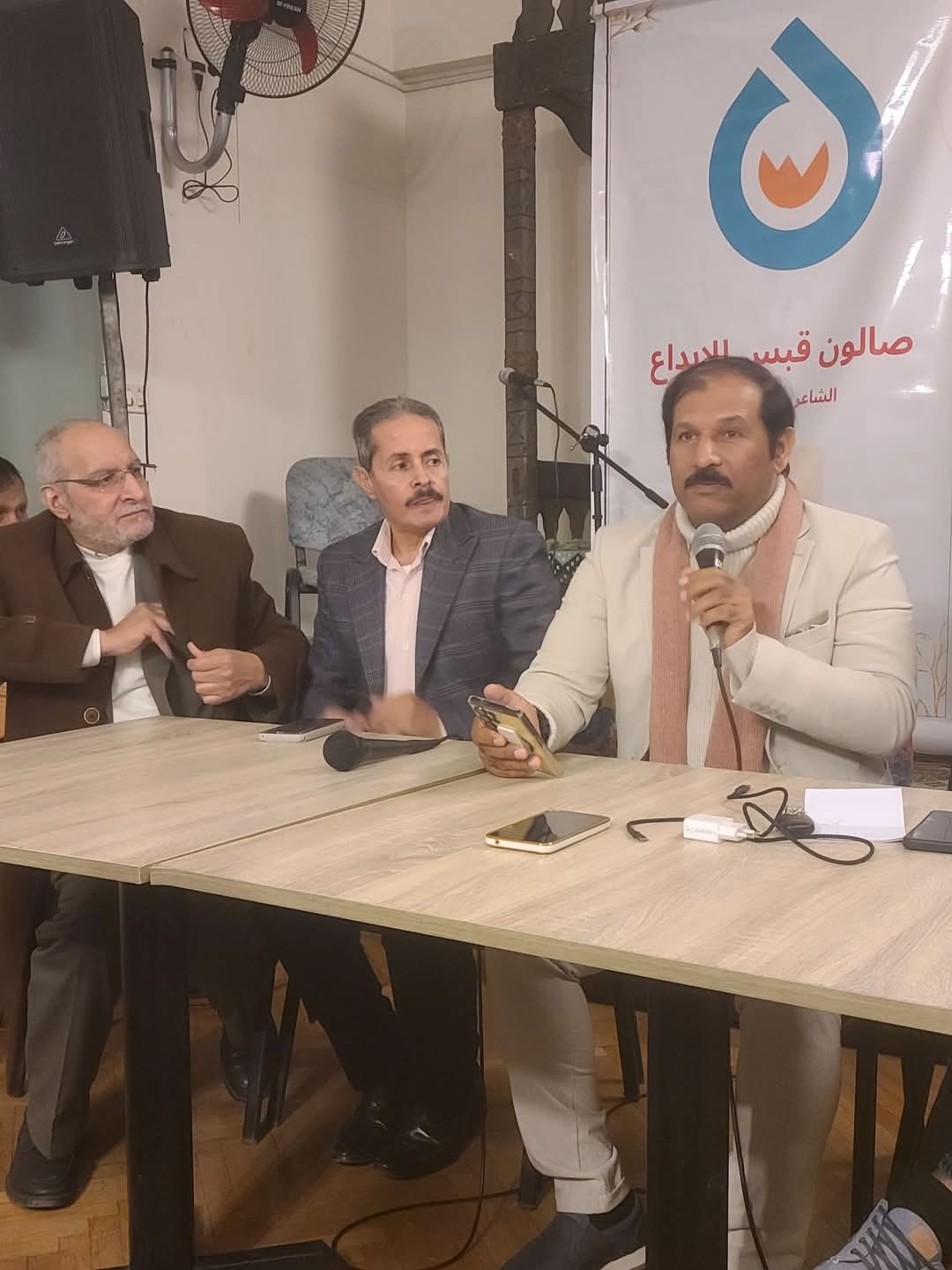 خلال الأمسية الشعرية خلال الأمسية الشعرية