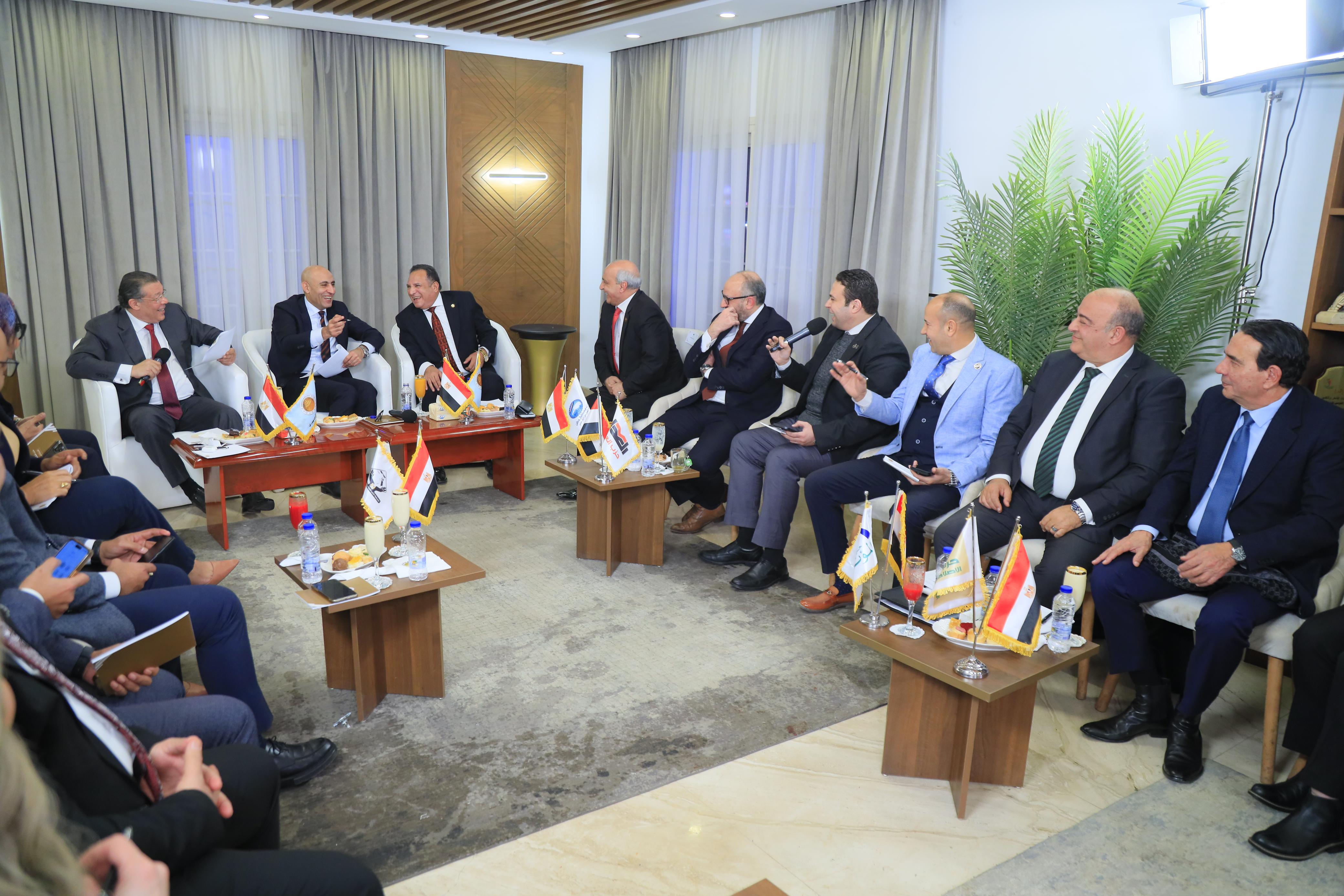 جانب من لقاء الوزير