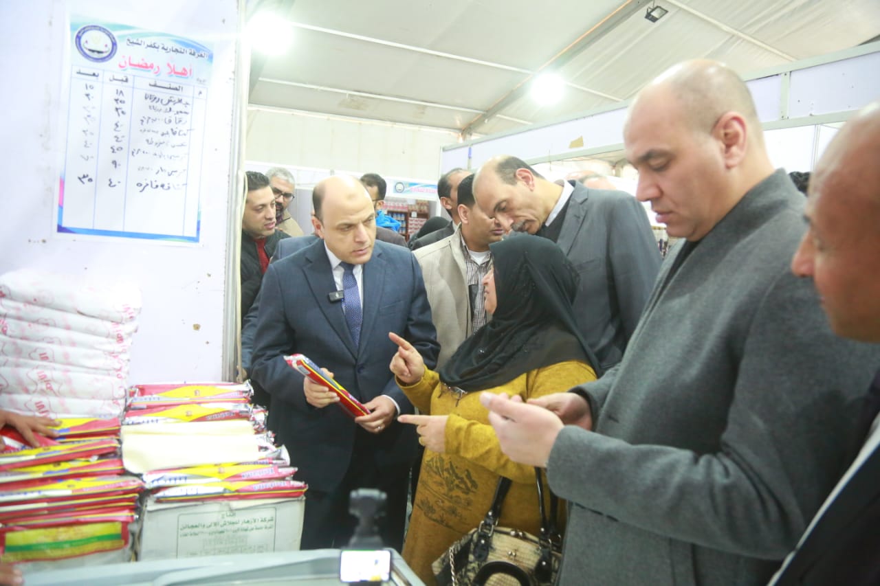 محافظ كفر الشيخ يستمع للمواطنين