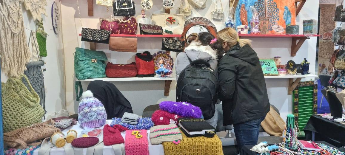 المنتجات المصنوعة يدوياً داخل معرض ديارنا بالأقصر المنتجات المصنوعة يدوياً داخل معرض ديارنا بالأقصر