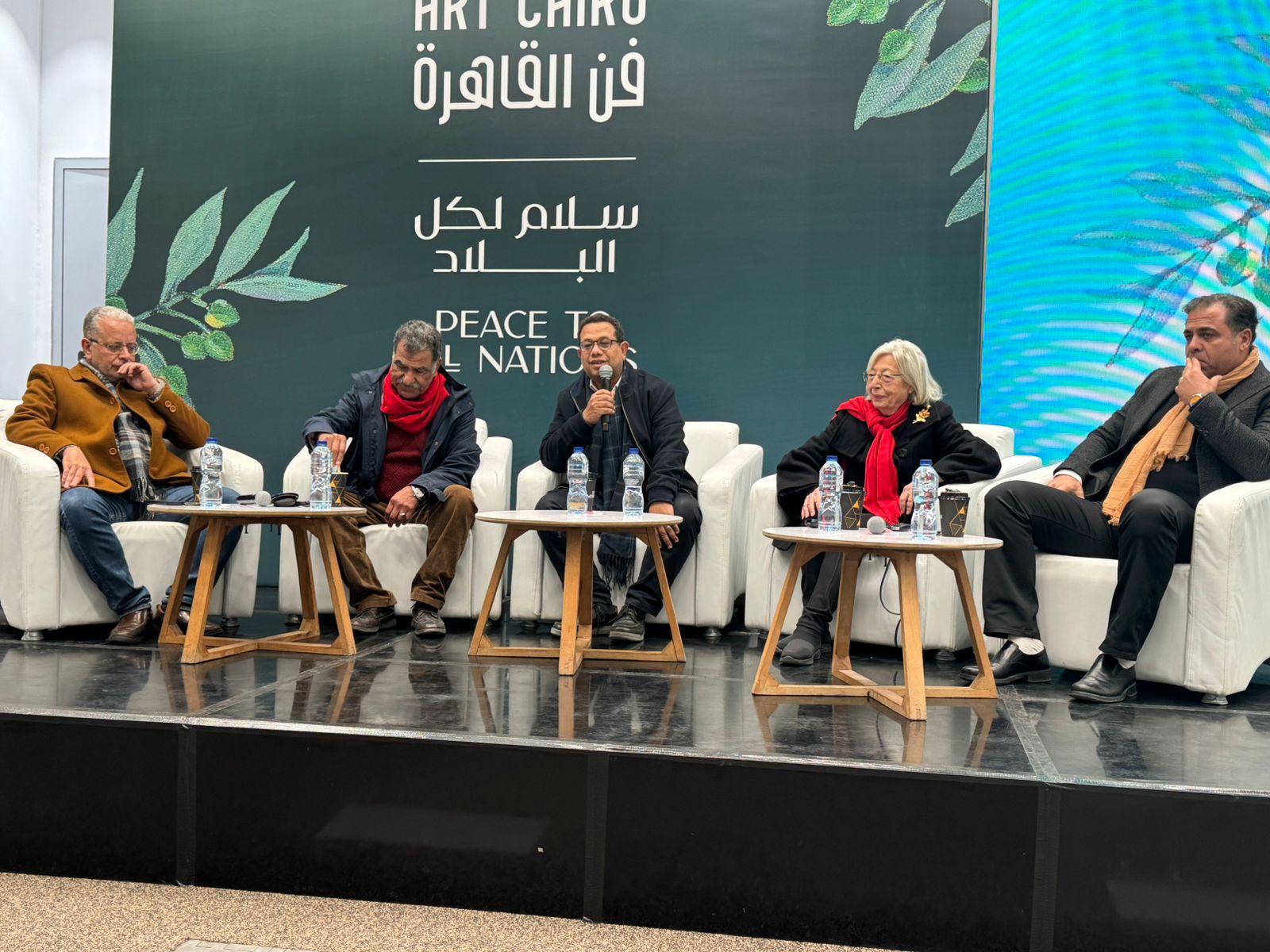 جانب من الندوة