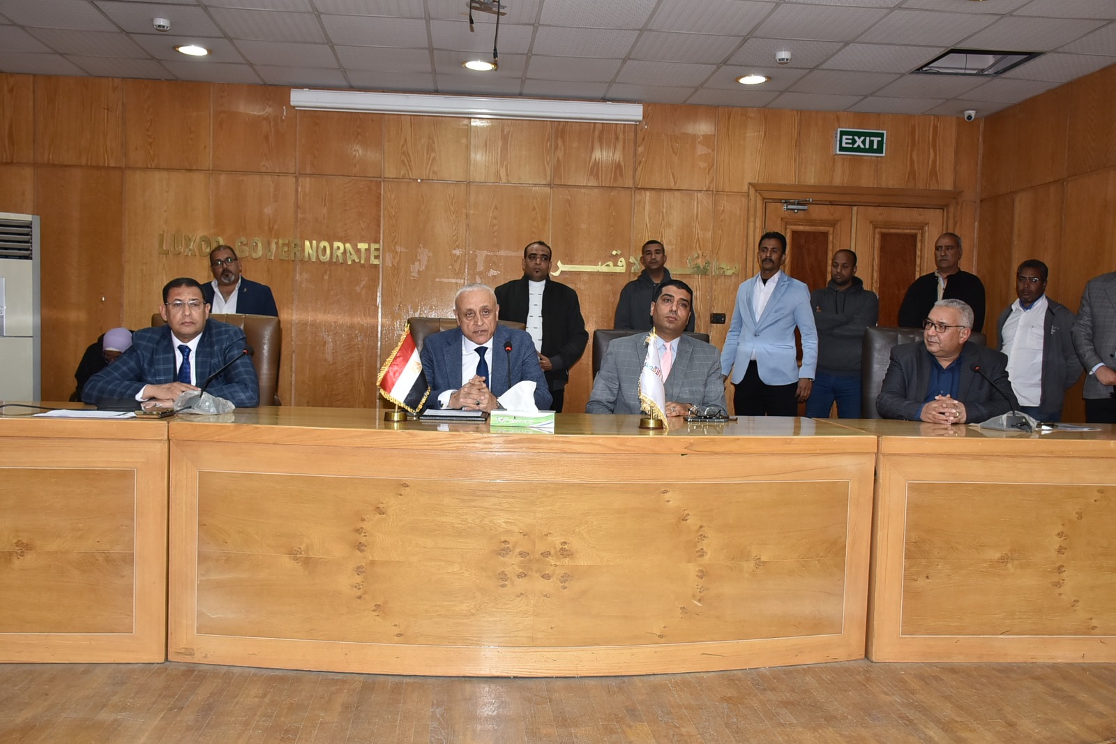 الأقصر تناقش تجهيزات 30 شاحنة ضمن قوافل المساعدات المتجهة إلى غزة