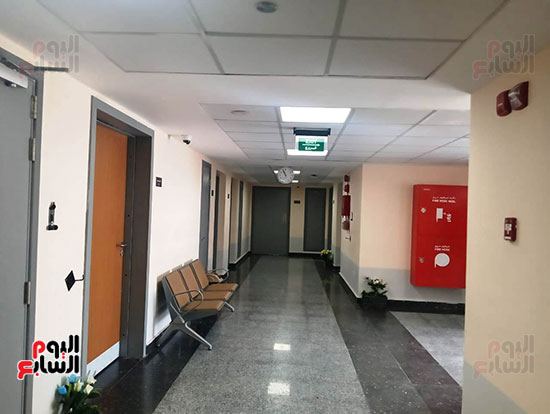 كراسي-الانتظار-داخل-المستشفى-