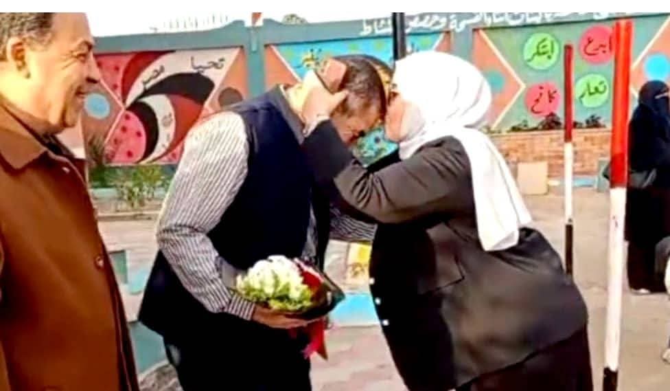 تقبل رأسه تقبل رأسه