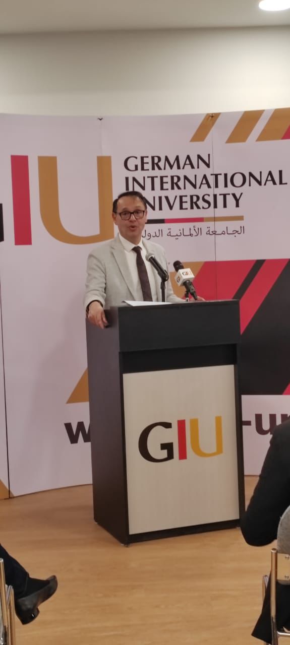 الدكتور أشرف منصور والرئيس المشارك لمجلس أمناء الجامعة الألمانية الدولية الدكتور أشرف منصور والرئيس المشارك لمجلس أمناء الجامعة الألمانية الدولية