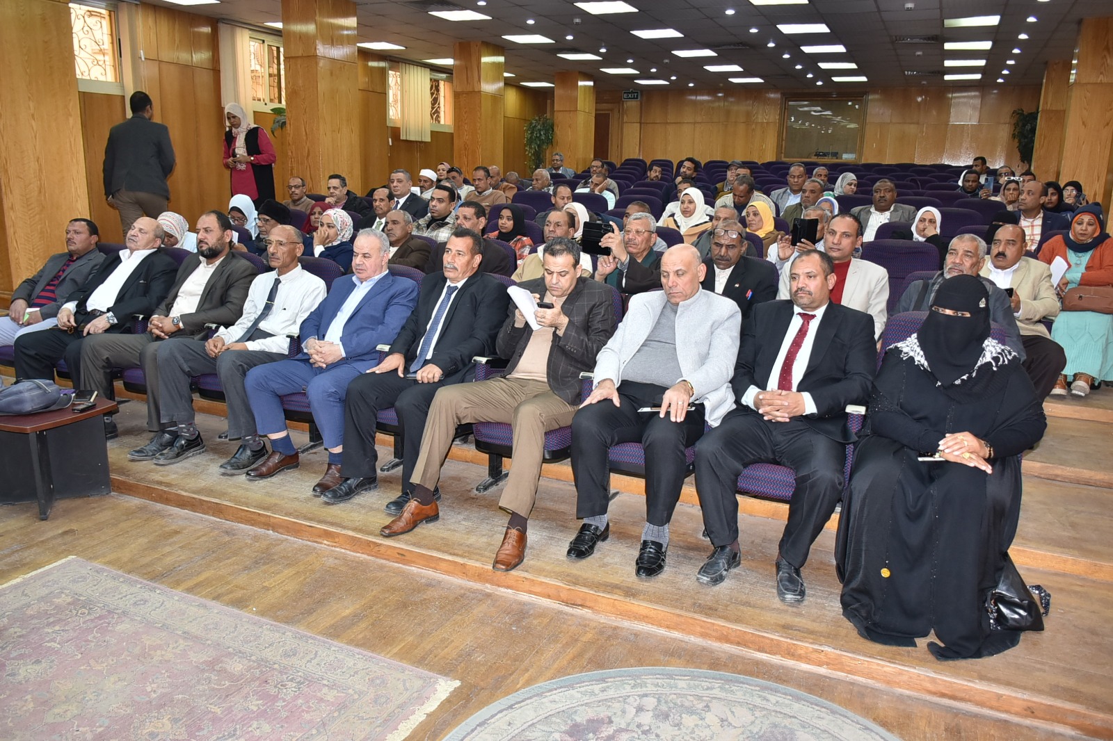 مناقشة تجهيزات 30 شاحنة ضمن قوافل المساعدات المتجهة إلى غزة