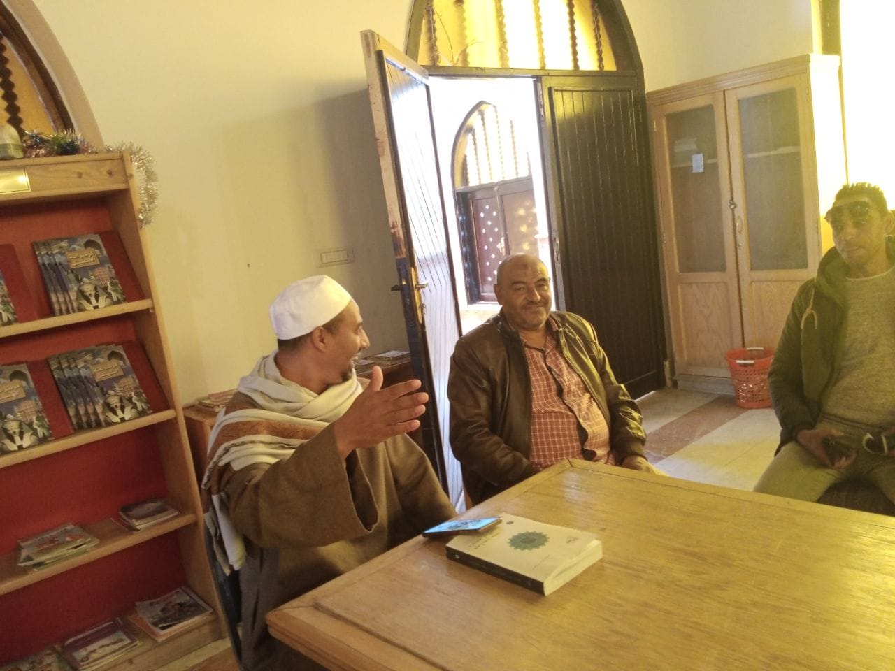 محاضرات حول مشاكل المراهقين والحلول والأدب العربي في الأندلس