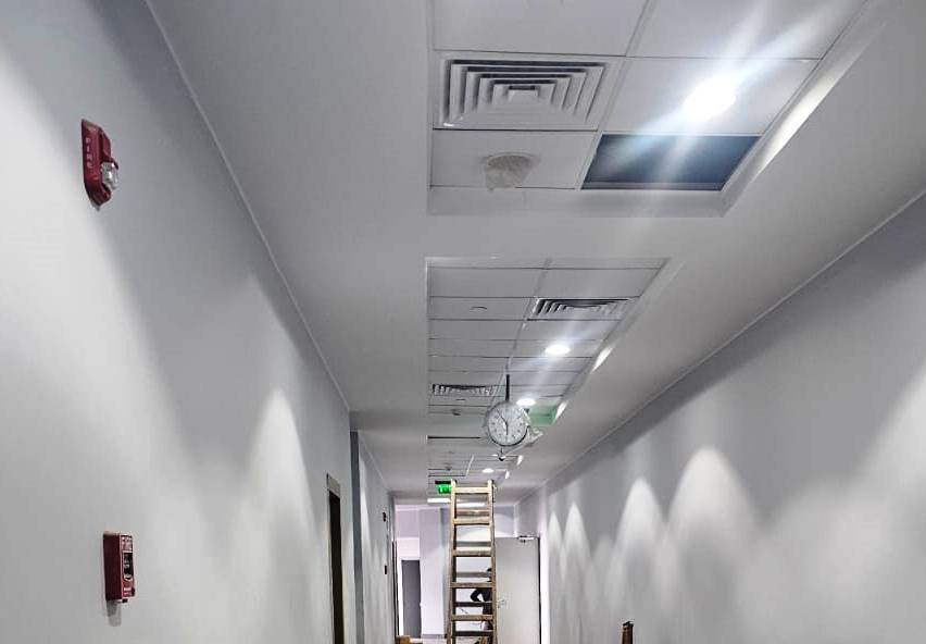 ممر داخل المستشفى ممر داخل المستشفى