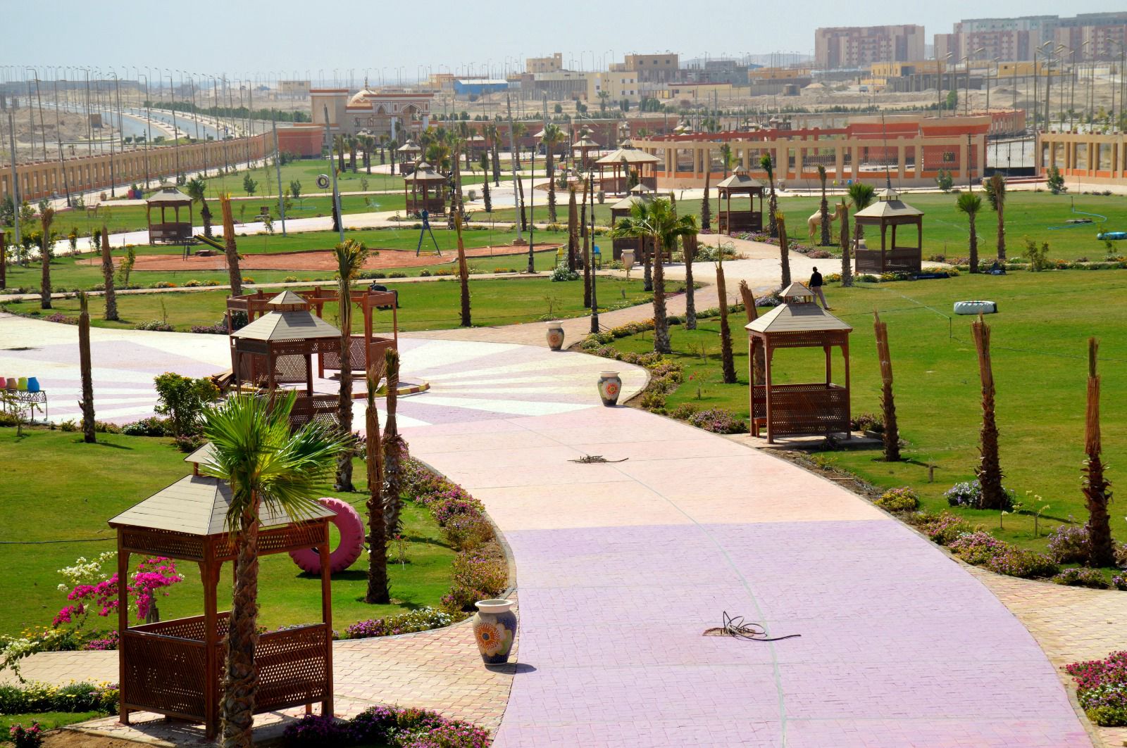 مشروعات الطرق واللاند سكيب داخل مدينه سوهاج الجديده  (5)