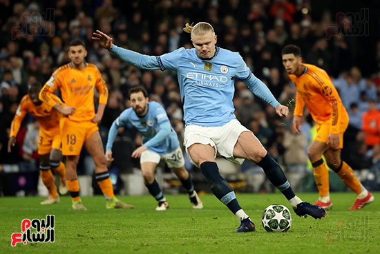 هالاند يضيف الهدف الثانى هالاند يضيف الهدف الثانى