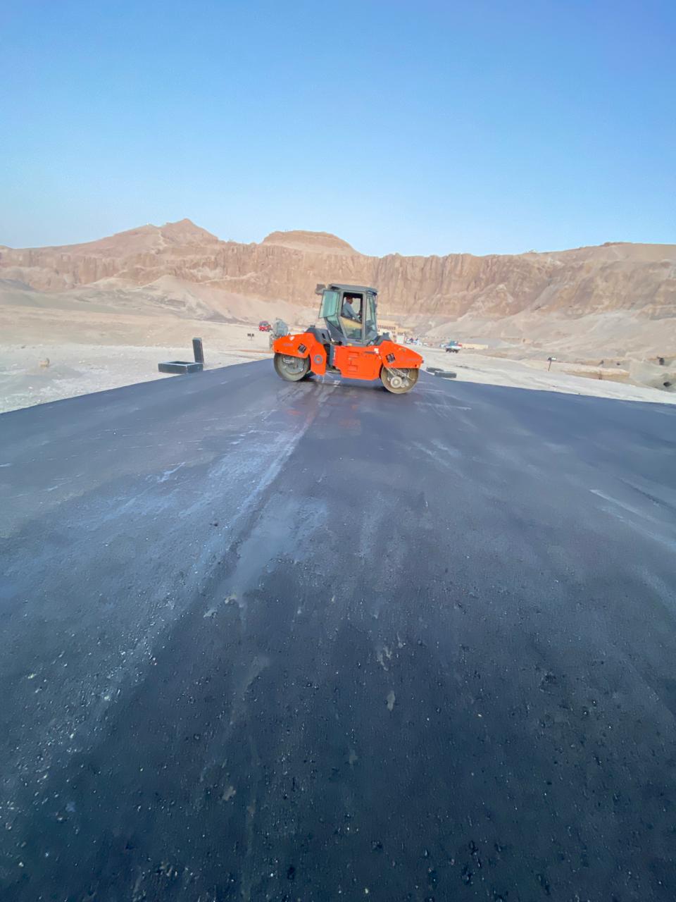 أعمال رصف الطرق المؤدية إلى معبد حتشبسوت استعدادا لاحتفالية النادي الأهلي