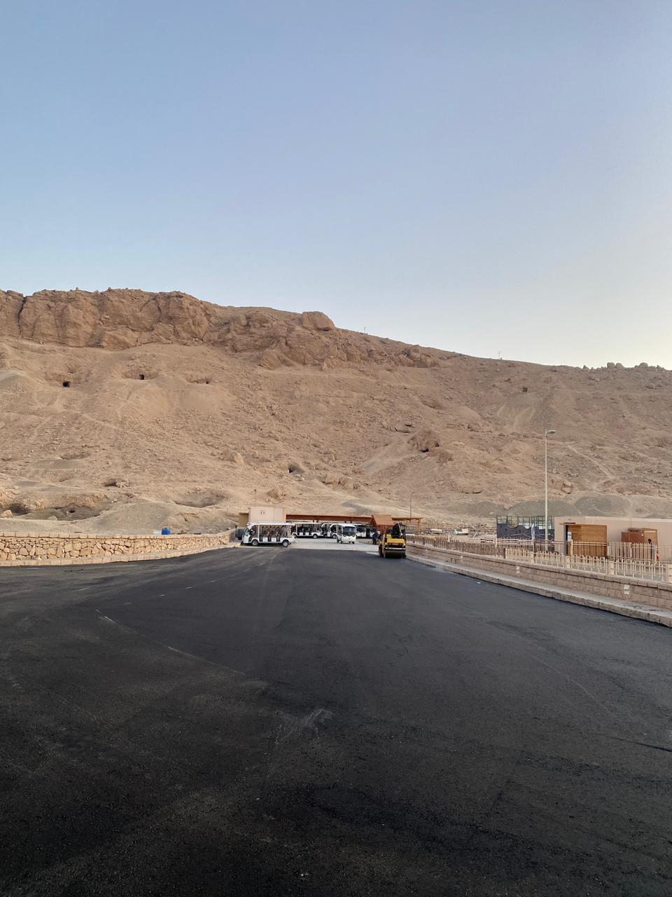 أعمال رصف الطرق المؤدية إلى معبد حتشبسوت استعدادا لاحتفالية الأهلي