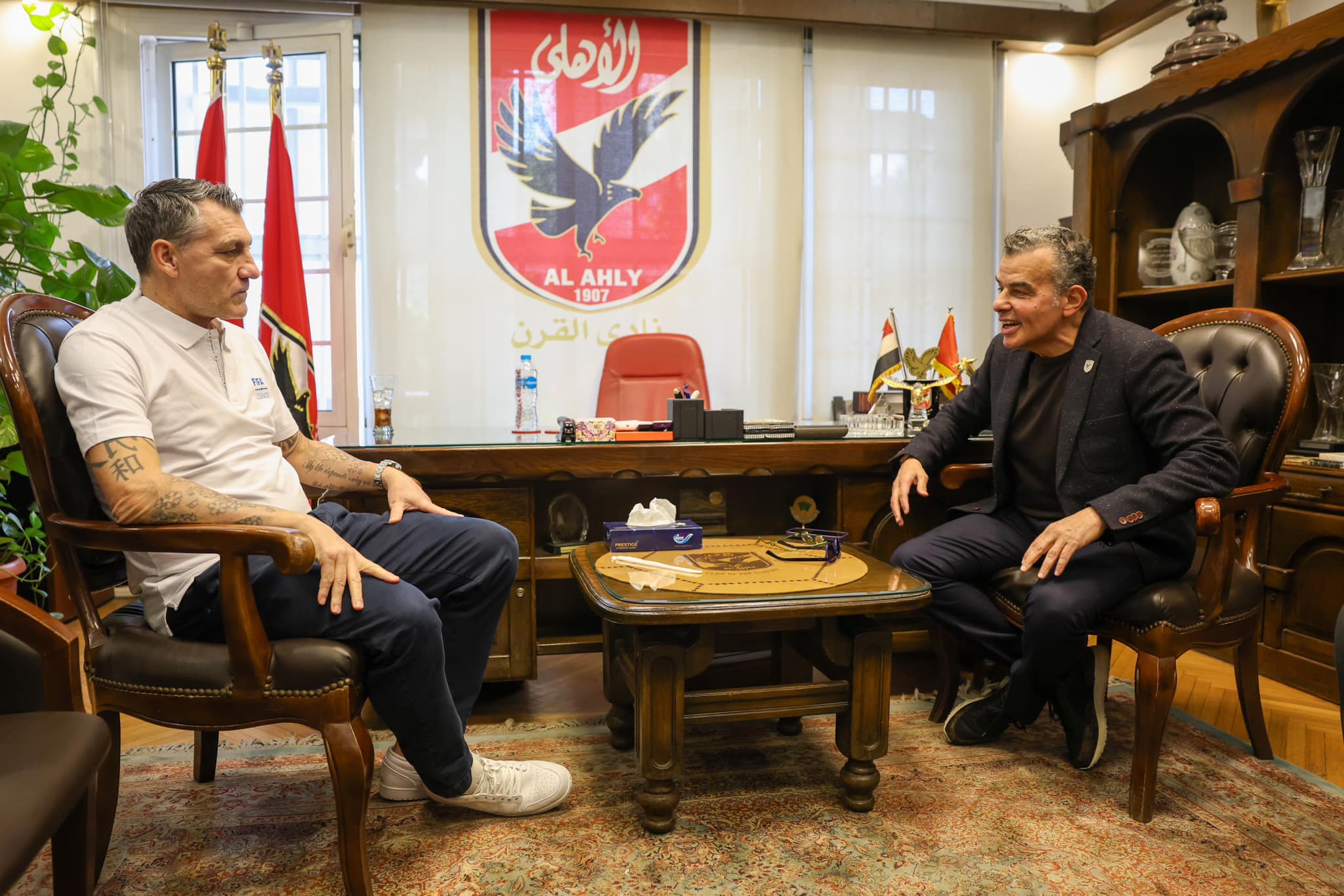 خالد مرتجي يستقبل نجم ايطاليا الأسبق كريستيان ڤييري خالد مرتجي يستقبل نجم ايطاليا الأسبق كريستيان ڤييري
