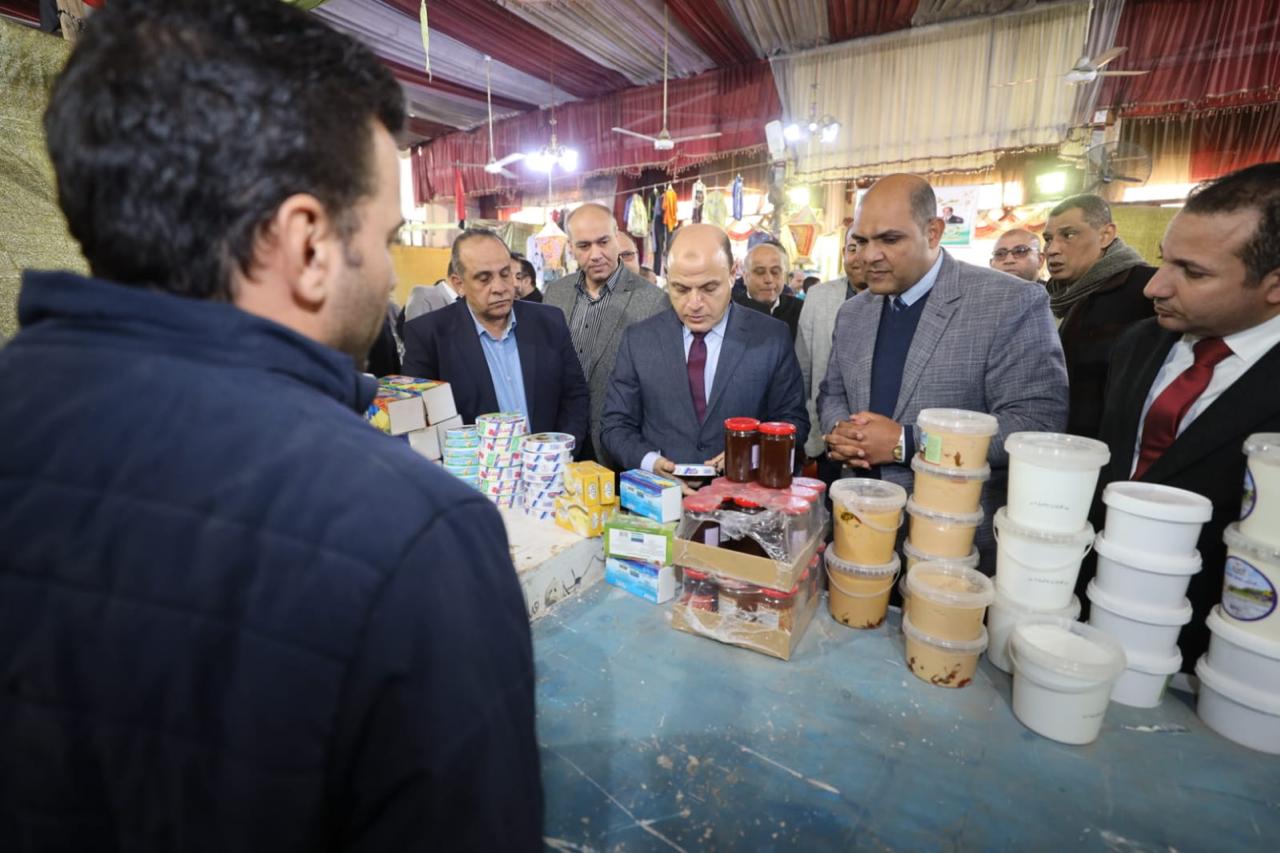 محافظ كفر الشيخ يتفقد معرض أهلا رمضان بدسوق لمتابعة توفير السلع