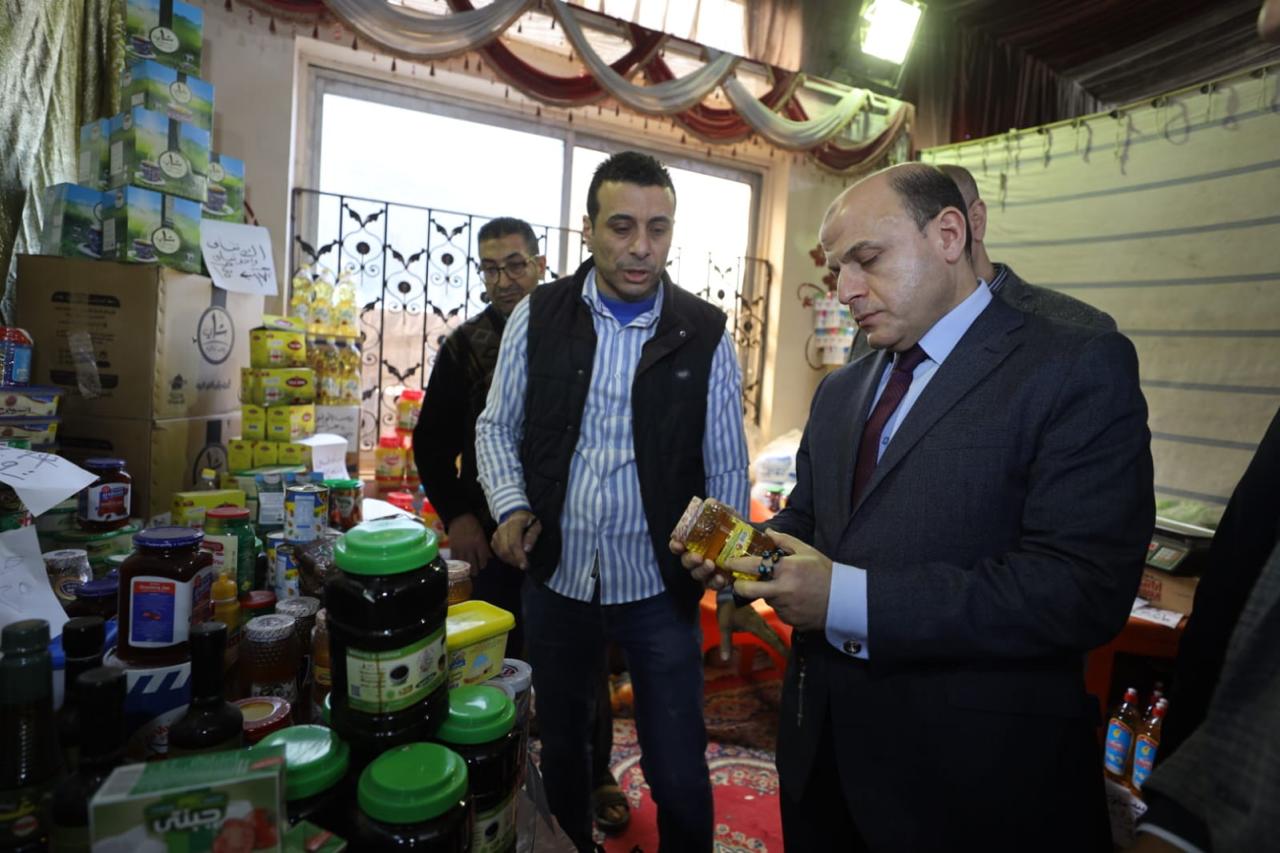 محافظ كفر الشيخ يتابع توفير السلع
