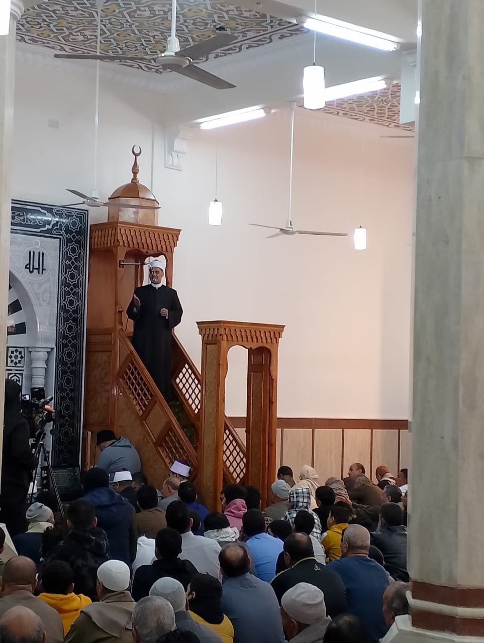 الدكتور عبد القادر سليم يؤدي خطبة الجمعة الدكتور عبد القادر سليم يؤدي خطبة الجمعة