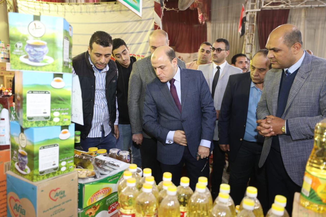 جانب من جولة المحافظ  بالمعرض