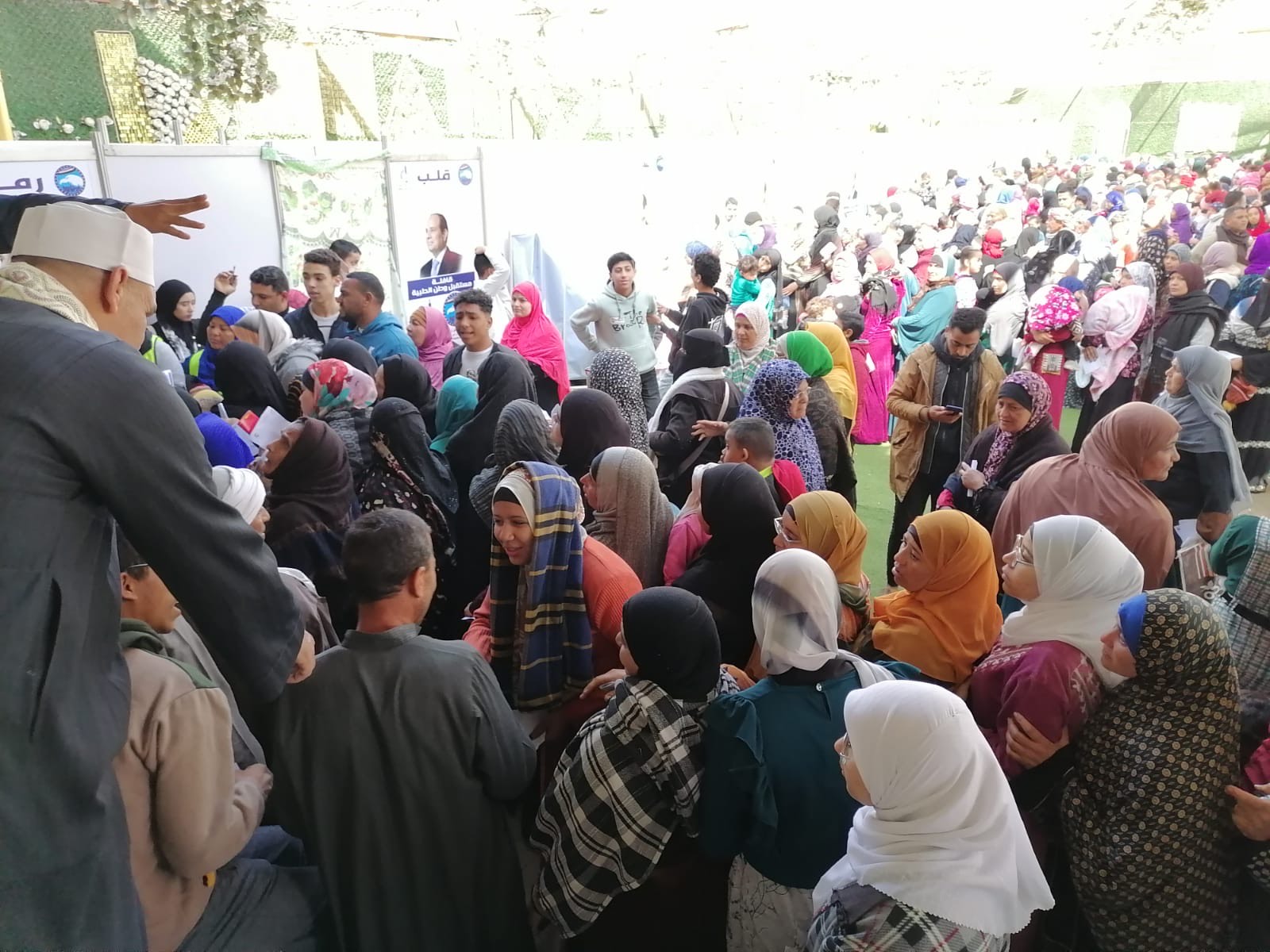 جانب من القافلة جانب من القافلة