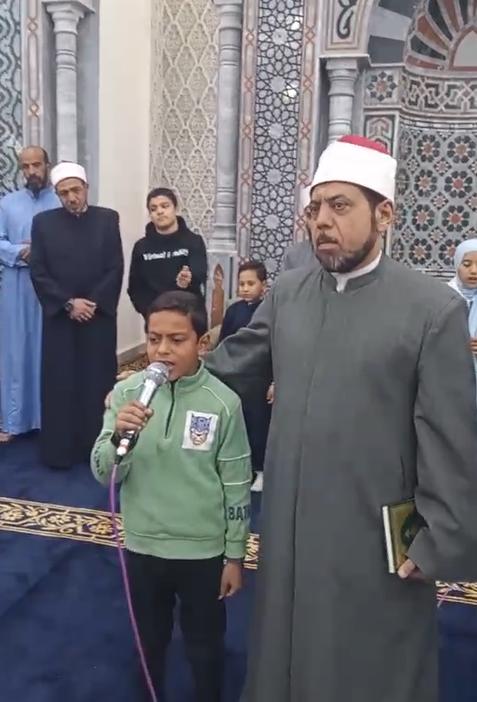 طفل متميز في الإنشاد بقرية ميت الديبة بقلين 