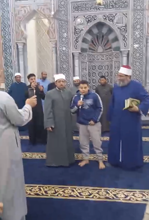 اهداء مصاحف للمتميزين 