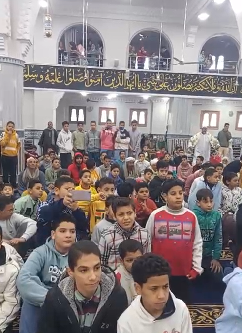 تواجد كبير من الأطفال 