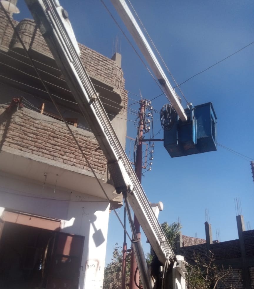 الإنتهاء من تركيب 185 كشاف إنارة استجابة لأهالي قرية الصعايدة