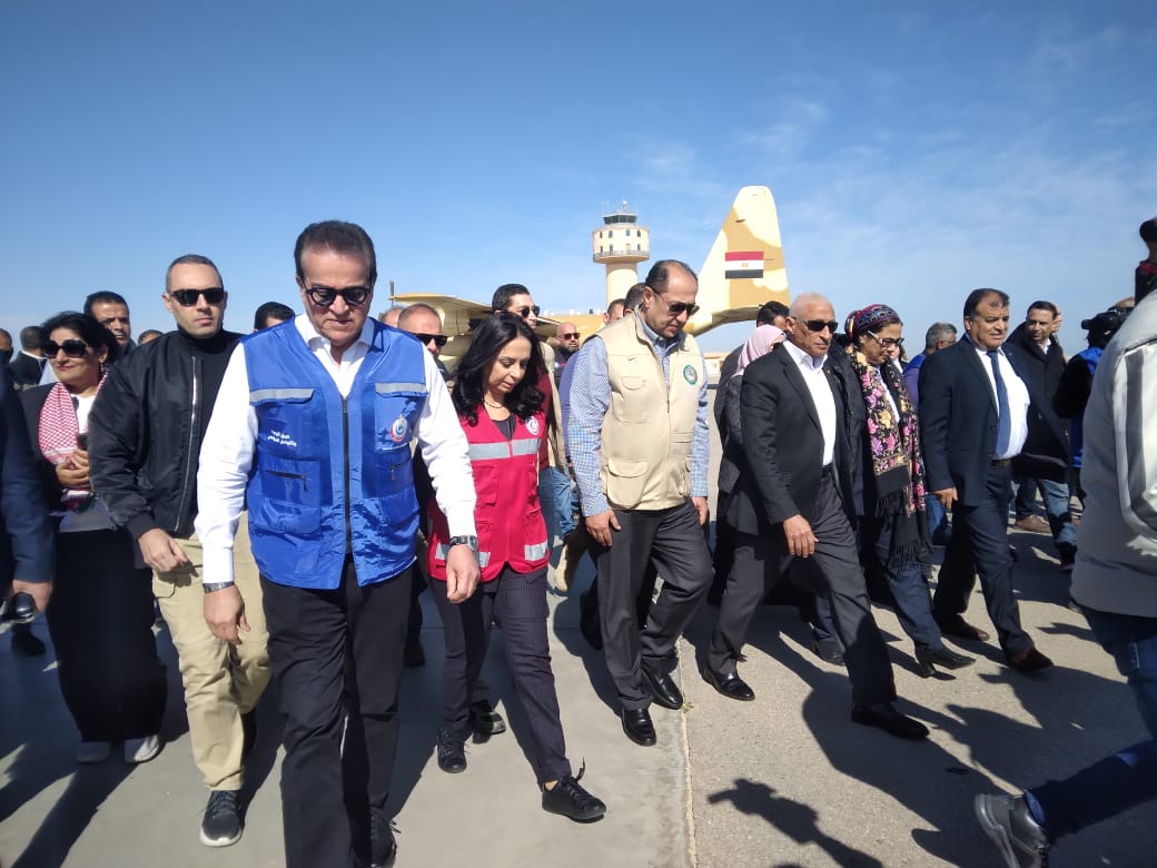 وصول الوفد مطار العريش وصول الوفد مطار العريش