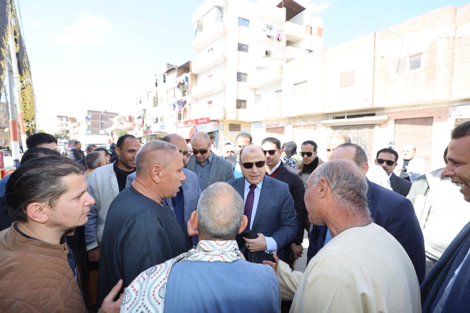 محافظ كفر الشيخ يلتقي بأهالي قرى دسوق ويستمع إلى طلباتهم محافظ كفر الشيخ يلتقي بأهالي قرى دسوق ويستمع إلى طلباتهم