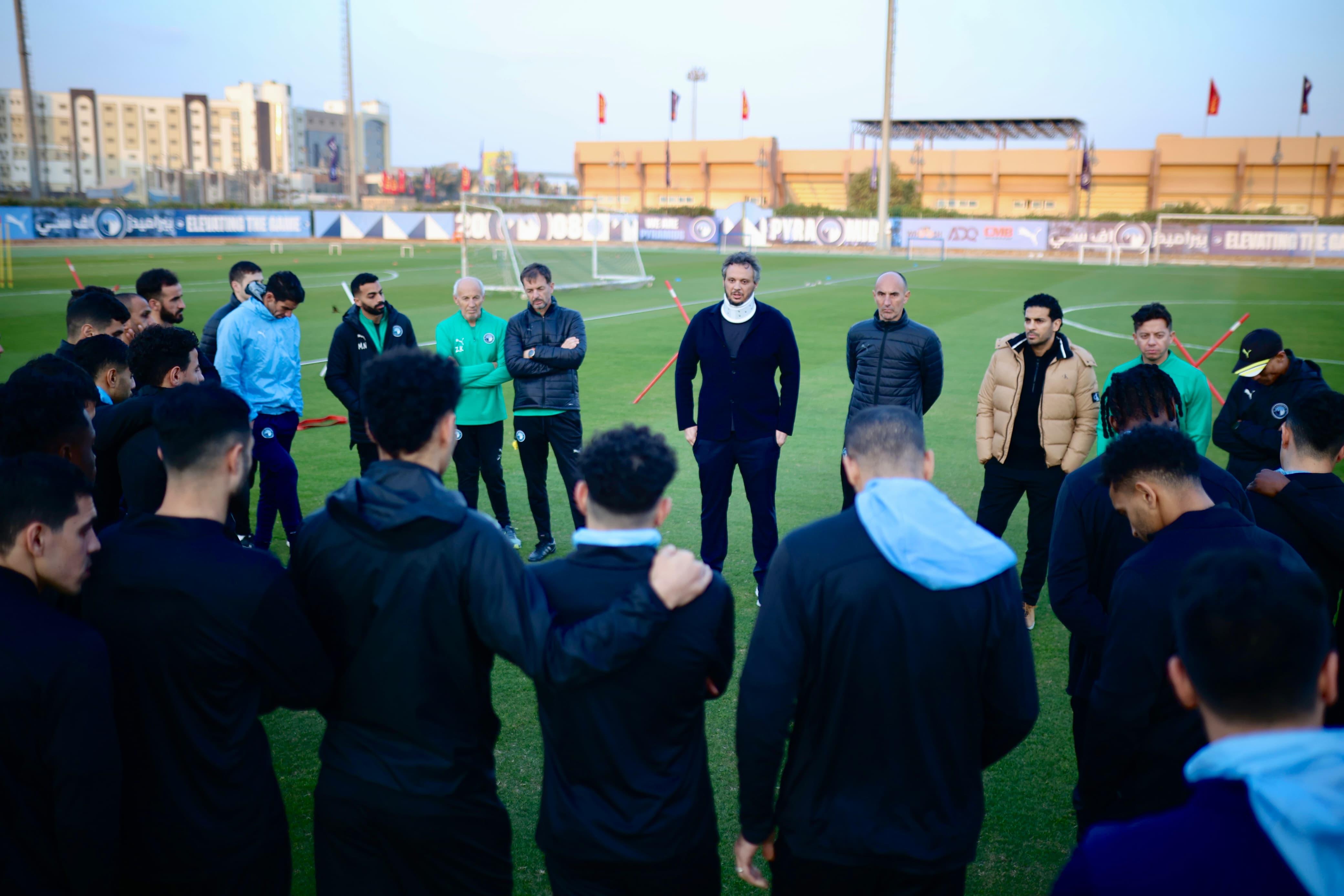 ممدوح عيد مع لاعبي بيراميدز ممدوح عيد مع لاعبي بيراميدز