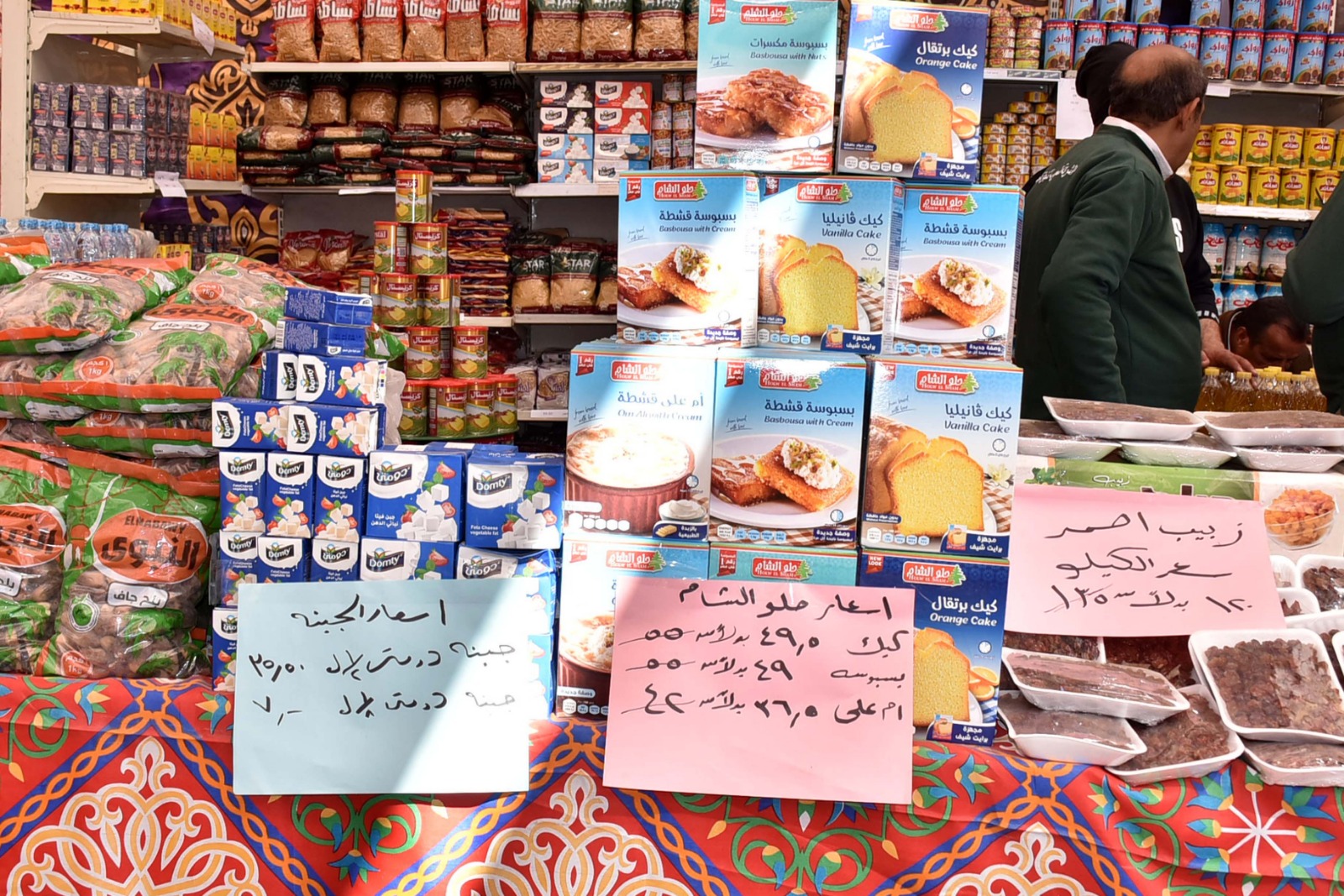 فتح أول معارض أهلاً رمضان لتوفير السلع بأسعار مخفضة (1)