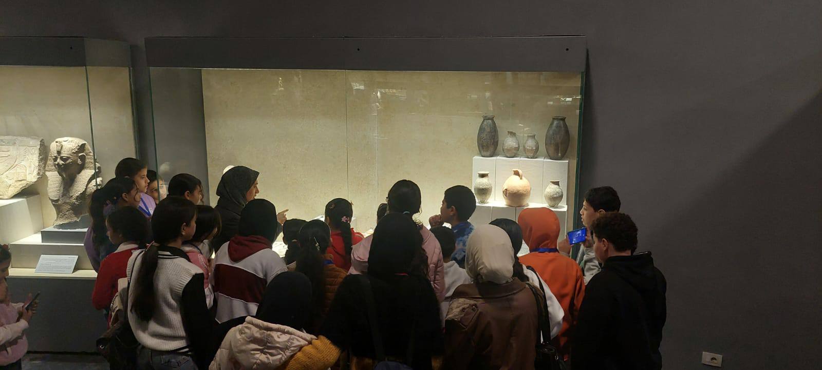 جانب من زيارات طلاب المدارس