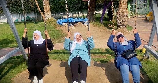 ضحك وسعادة ضحك وسعادة