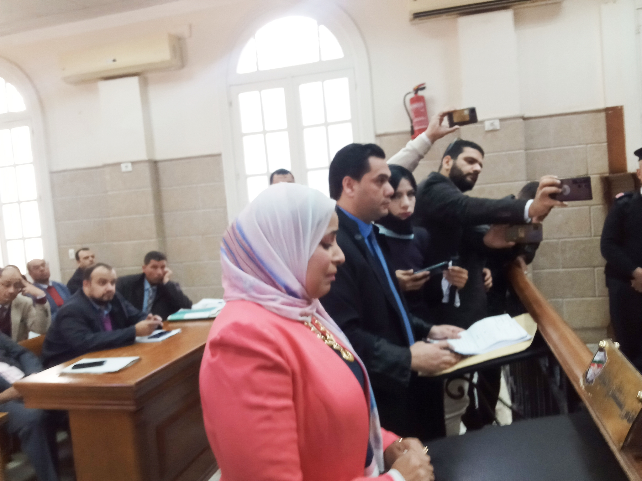 طبيبة كفر الدوار وهى تبكى خلال محاكمتها