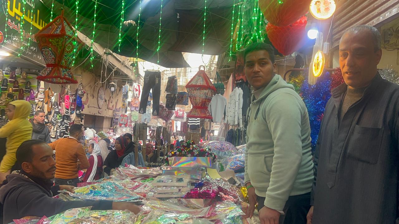 لديه كافة أشكال الزينة لديه كافة أشكال الزينة